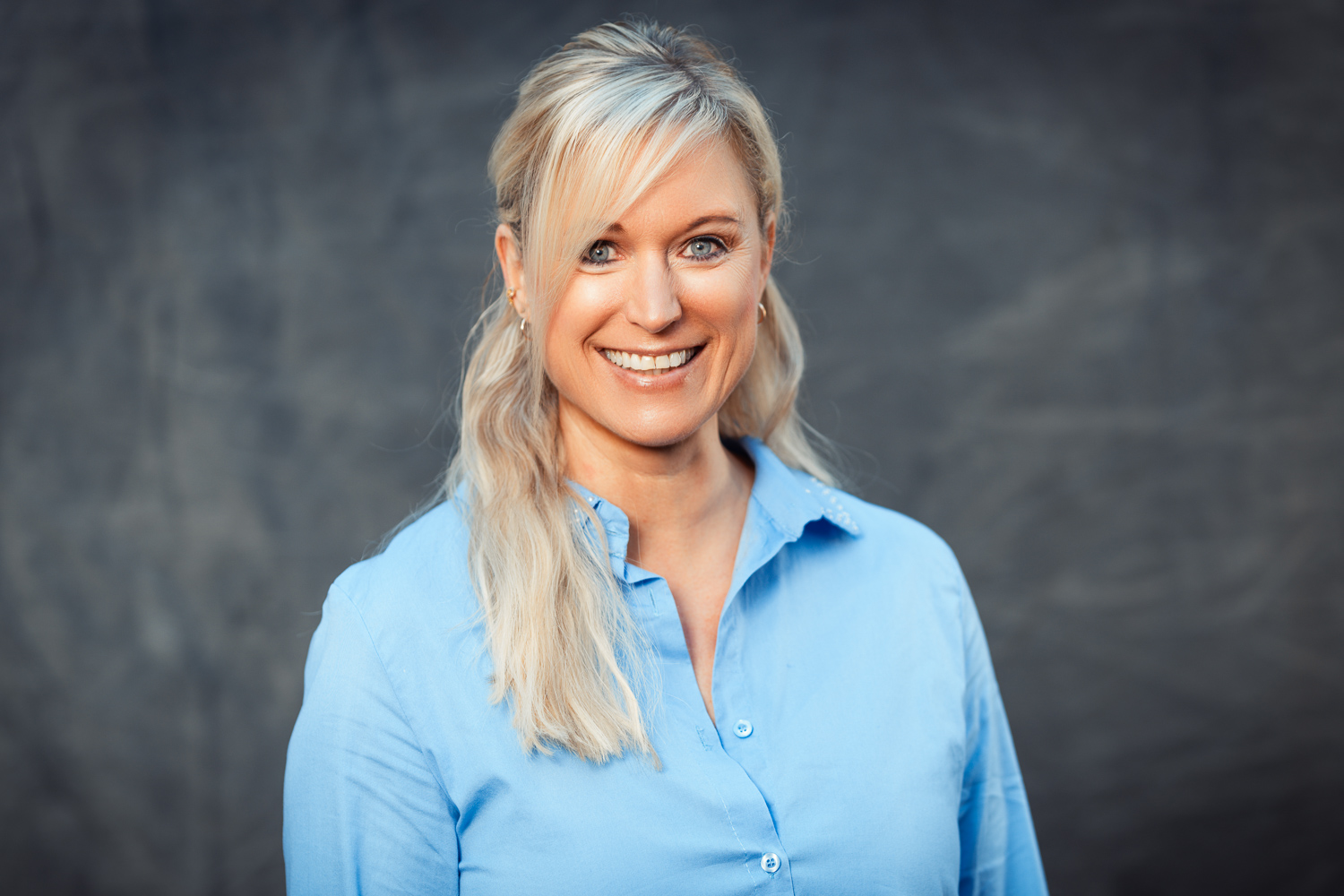 Kerstin_links_2022_masande-3261_web_Kerstin bearbeitet_Team